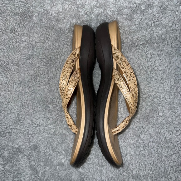 Crocs Sanrah Liquid Metallic Wedge Sandals Womens Size 9 Gold Snake Print 205478 - Picture 12 of 13